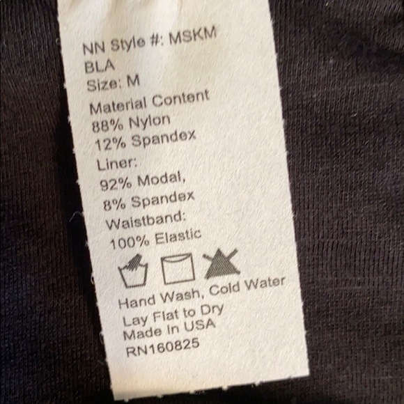 RED GLITTER LIPS - Picture 5 of 8